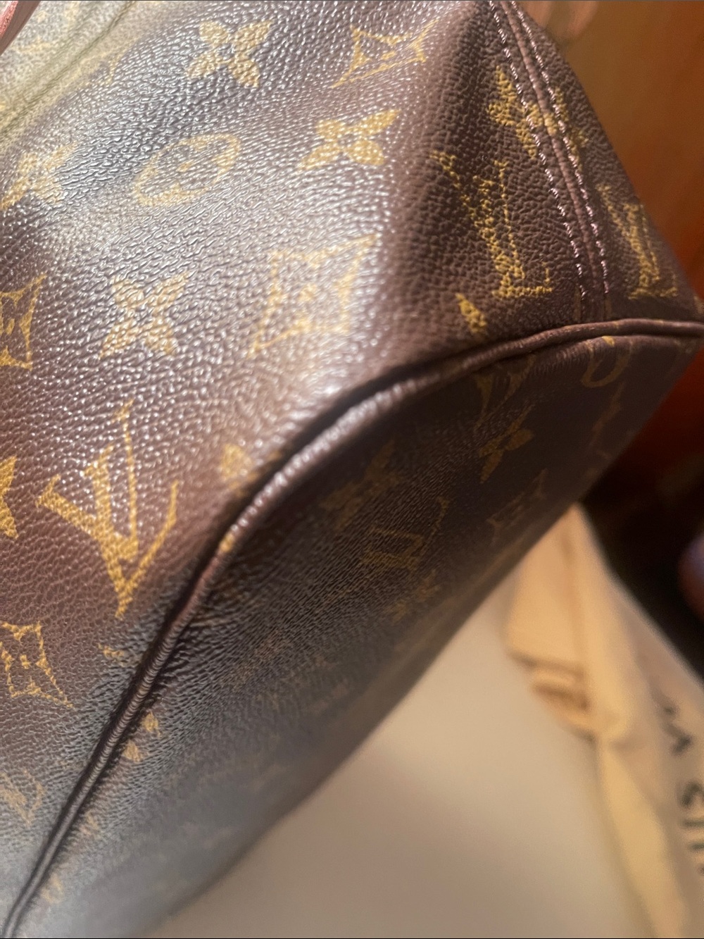 Louis Vuitton Neverfull - Picture 8 of 17